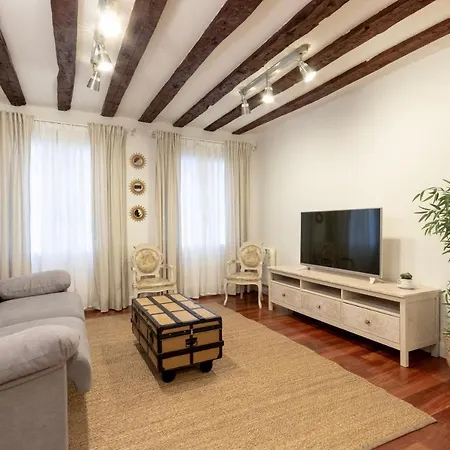 Apartamento Precioso Con Entrada Autónoma En El Casco Viejo